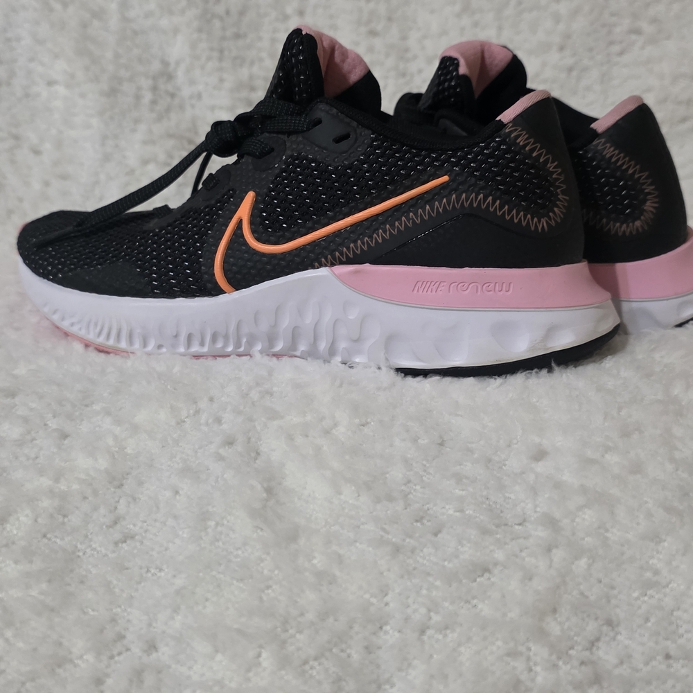 New-Nike RENEW RUN sneakers. - Picture 2 of 7